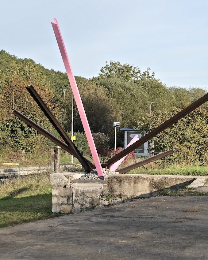 sculpture-samothrace-edgar-cappellin-exposition-la-gare-regards Sculpture Samothrace II exposée à la Gare-Regards dans le Lot