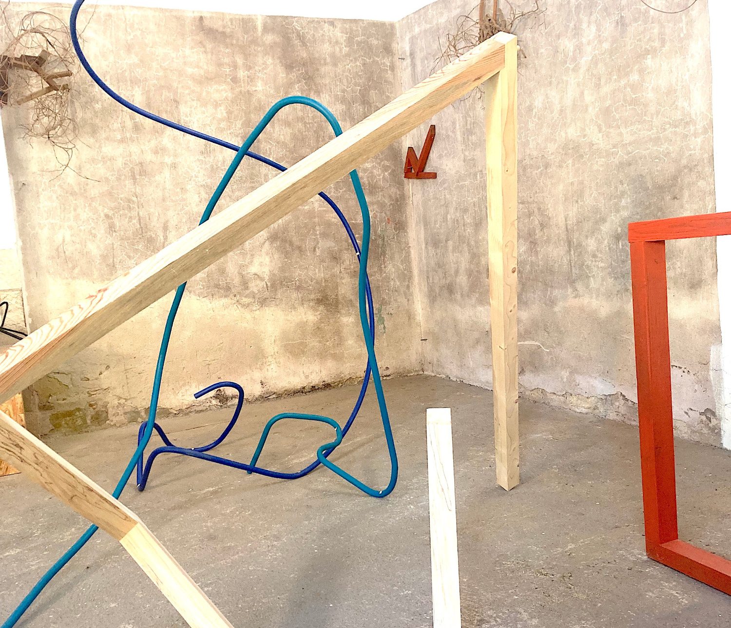 sculpture-artiste-edgar-cappellin-la-gare-regards-puybrun Sculpture de l'artiste Edgar Cappellin exposée à la Gare-Regards à Puybrun, Lot.